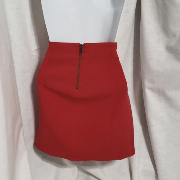 Leith. NWOT. Red Mini Skirt; Wide Waist Band; Back Zipper Closure. Size M. - Picture 2 of 11
